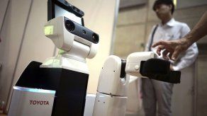 Toyota presenta un robot que recoge y ayuda a enfermos