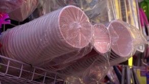 Ciudad de México prohíbe los plásticos desechables cuando la pandemia acentúa su uso
