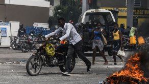 La Policía de Haití se enfrenta a cientos de manifestantes en Puerto Príncipe La Policía de Haití se enfrenta a cientos de manifestantes en Puerto Príncipe