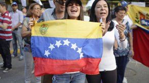 Oposición presiona a Maduro con paro general contra Constituyente