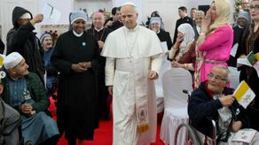 Papa León XIV asegura en Argelia que la espiral negativa que vive el mundo depende del orgullo. Papa León XIV asegura en Argelia que la espiral negativa que vive el mundo depende del orgullo.