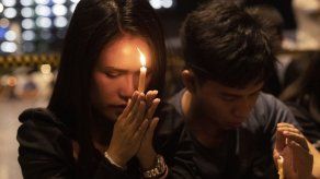 Entregan cuerpos a familiares tras matanza en Tailandia