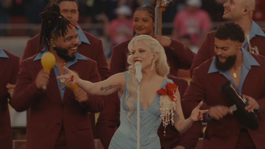 Sorprendente aparición de Lady Gaga en el Super Bowl LXI.