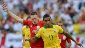 Brasil e Inglaterra empatan 2-2 en reinauguración del Maracaná de Rio