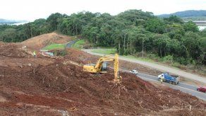 Denuncian continuidad en trabajos de ensanche en la vía Omar Torrijos pese a fallo