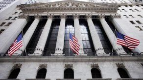 Wall Street baja tras indicios de debilidad china