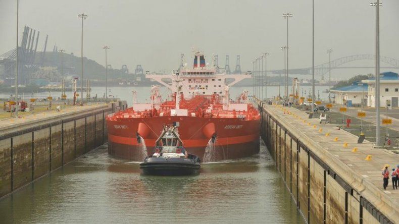 Canal Ampliado recibe a su primer gigante petrolero Suezmax