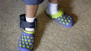 EEUU: Obligan a inmigrantes a llevar grilletes electrónicos