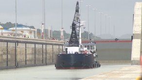 El buque grúa Oceanus atraviesa Cocolí en primera prueba de esclusaje