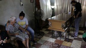 Nicaragua sumida en ola de violencia entierra a víctimas de matanza en protestas