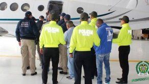 Extraditan a 12 colombianos a EEUU