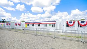 Nuevos edificios en estación temporal de recepción migratoria en San Vicente.