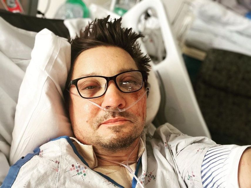 Jeremy Renner comparte la primera foto desde su accidente