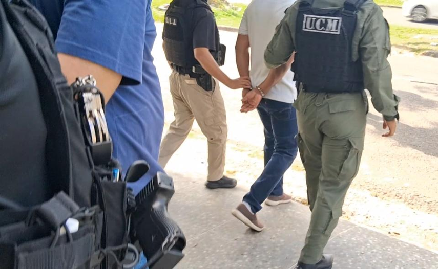 Investigan red que desvió más de un millón de dólares mediante sociedad ficticia.