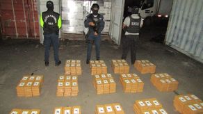 Policía Nacional incauta cargamento de droga dentro de un contenedor Policía Nacional incauta cargamento de droga dentro de un contenedor