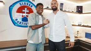 César Blackman renueva con el Slovan Bratislava hasta la temporada 2027/2028.
