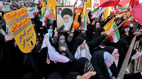 También se registraron manifestaciones en Jash y decenas de policías antidisturbios fueron desplegados en la localidad de Iranshahr.