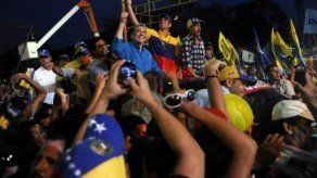 Capriles y Chávez cierran campaña entre multitudes y con promesas