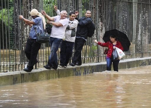 Cerca de 500 evacuados por inundaciones en Pacífico de C. Rica