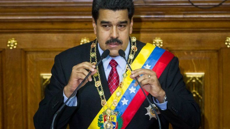 Maduro invita al diálogo a oposición que domina el Parlamento de Venezuela