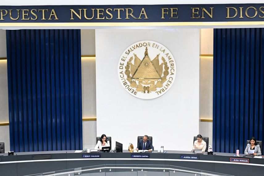 Congreso de El Salvador aprueba reforma la constitucional que amplia el mandato presidencial.