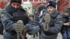Detienen a 55 opositores cerca de la Plaza Roja de Moscú