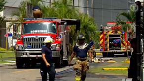 Bomberos atienden incendio en el edificio del SPI en Corozal.