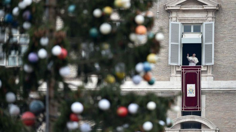 El papa pide rechazar el éxito, el poder, la riqueza y el placer a toda costa