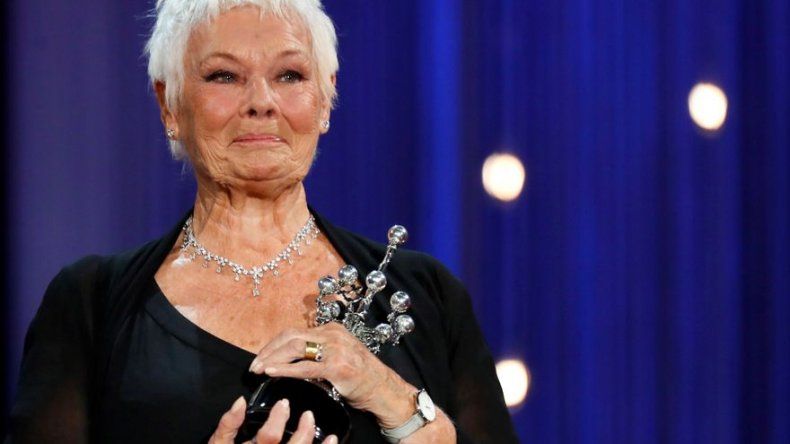 Judi Dench recibe su Premio Donostia: Fanfarronearé cuando vuelva a casa