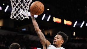 Desgarro de rodilla de Murray asesta nuevo golpe a Spurs