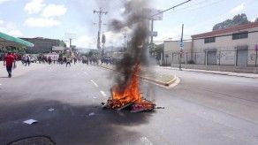 Policías reprimen con gas marcha opositora en Honduras