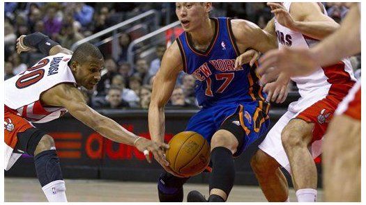 Lin anota la canasta de la victoria de los Knicks sobre Raptors