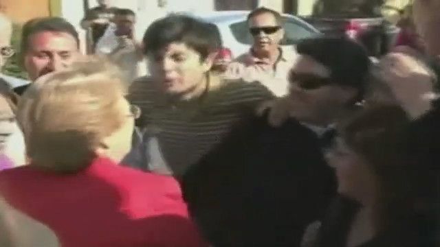 Bachelet afirma no la atemorizarán tras recibir escupitajo en el rostro