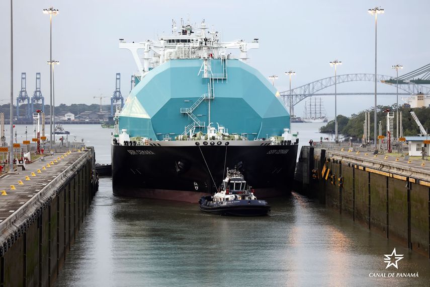 Tránsito de gas natural licuado por el Canal de Panamá.
