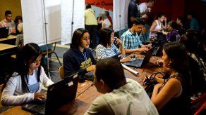 Abren cerca del 80 % de las mesas de votación para municipales en Venezuela