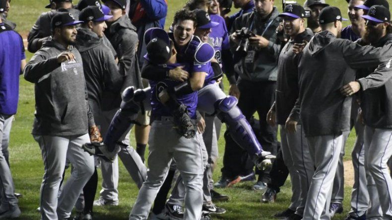 Rockies ganan a Cachorros 2-1 en juego de comodines épico