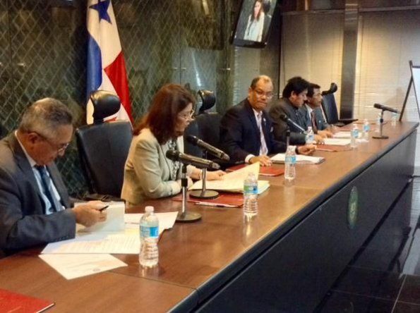 Culminan análisis de artículos del proyecto de descentralización
