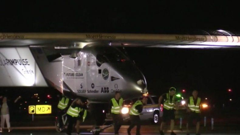 Avión Solar Impulse 2 aterriza en Nueva York, su última etapa en EEUU