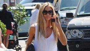 Denise R. accedió a reducir la pensión de sus hijas con Charlie Sheen hace dos años