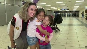 La niña Alanys llega a Panamá tras ser operada del Corazón