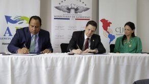 Firman acuerdo que otorga terreno del Aeropuerto de Panamá Pacífico para el Hub Humanitario