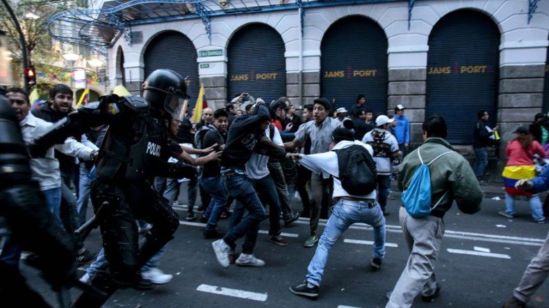 Casi 50 detenidos en protesta que dejó decenas de heridos en Ecuador