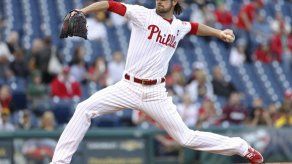 Filis derrotan 3-2 a Piratas con 9 ponches de Hamels