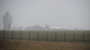 Avión aterriza de emergencia en Hungría debido a amenaza