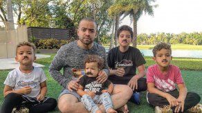 Cantante venezolano Nacho teme por la estabilidad de su familia