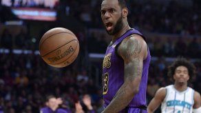 LeBron se perderá los últimos 6 partidos de los Lakers