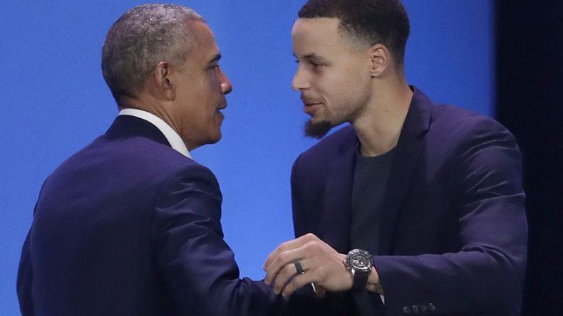 Obama y Curry hablan con niños de minorías