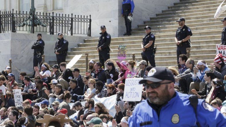 Protestan en Capitolio de EEUU contra dinero en la política