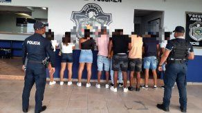 La detención de los 13 jóvenes se dio por violar normas administrativas. La detención de los 13 jóvenes se dio por violar normas administrativas.
