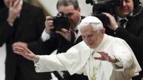 Benedicto defendió el celibato y cerró las puertas del sacerdocio a gays